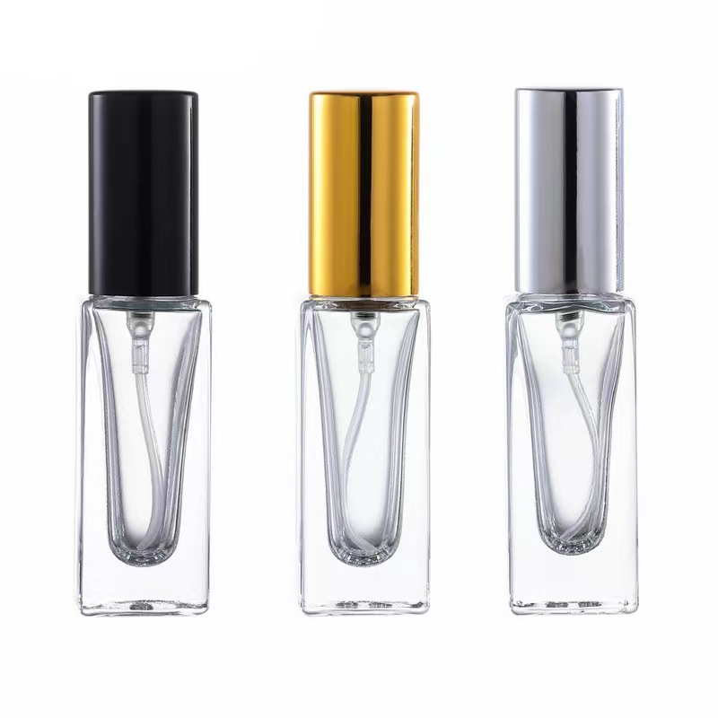 Mini flacon pulvérisateur rechargeable de parfum en verre carré de 5 ml 